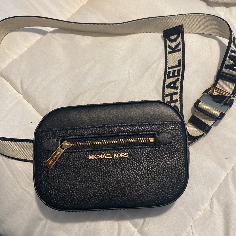 Michael Kors belt bag 
Black pebbled leather 
Gold hardware 
Never used